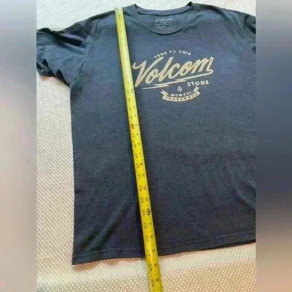 ✨Volcom XL blue teeshirt basic classic print - Picture 3 of 7